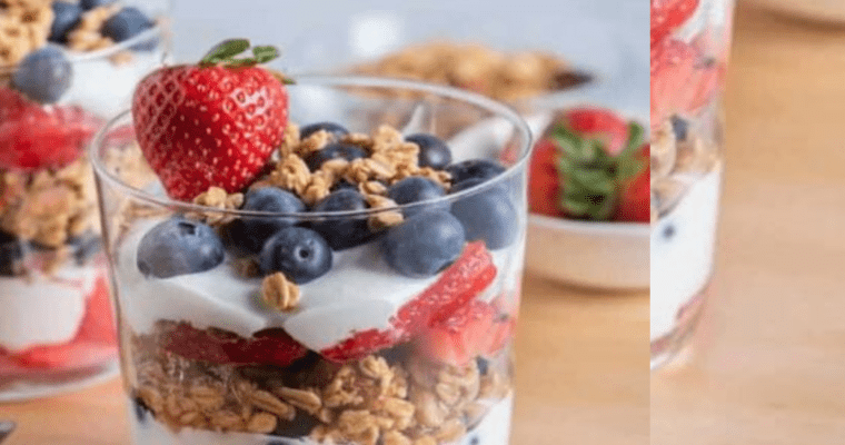 Easy Greek yogurt parfait